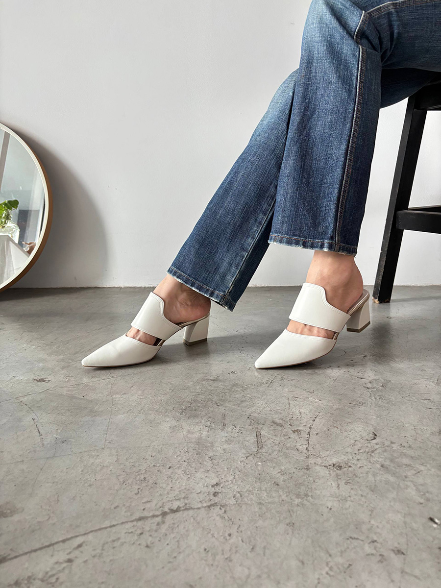 DUOSELLE pointy toe mules CREAM - Image 7